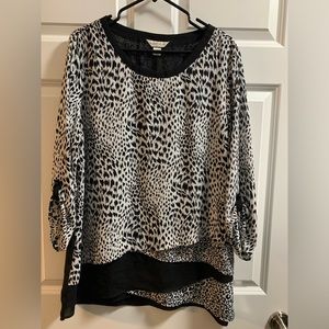 Black and white longer blouse